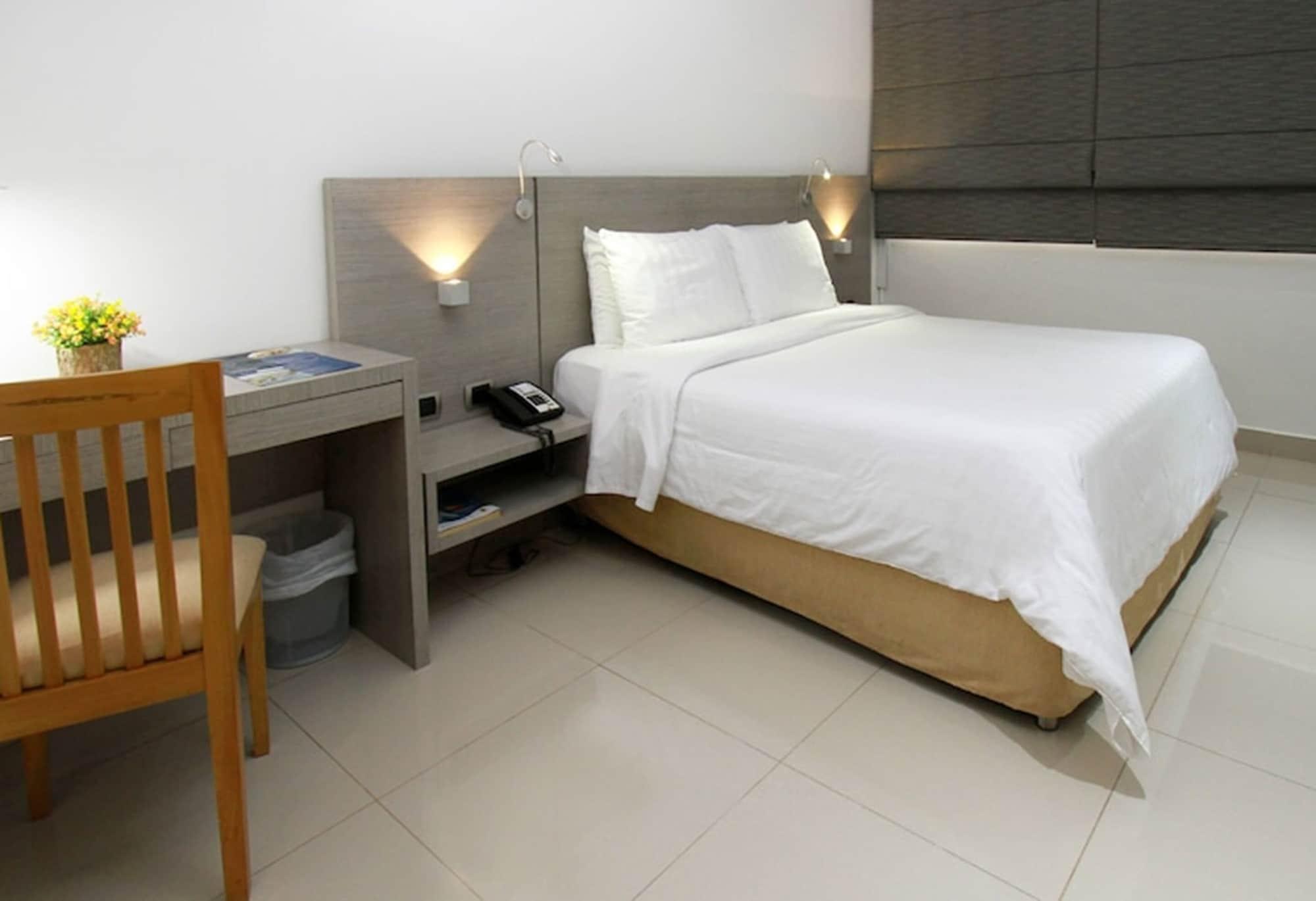Hotel Barranquilla Plaza Esterno foto A room at the hotel
