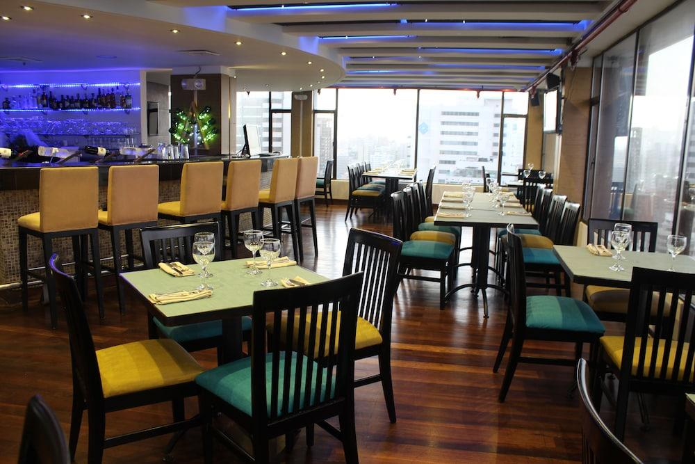 Hotel Barranquilla Plaza Esterno foto The interior of the restaurant