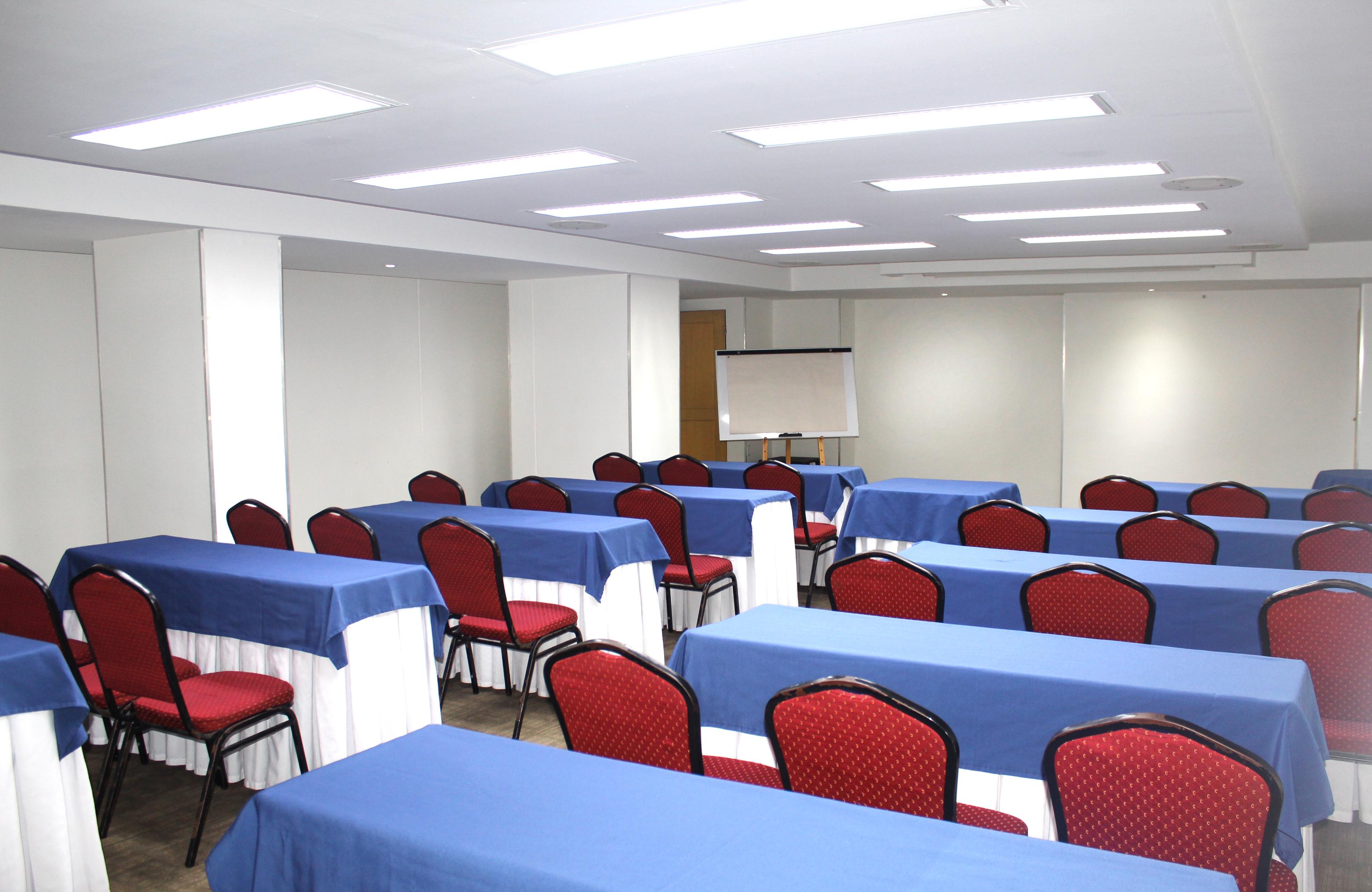 Hotel Barranquilla Plaza Esterno foto A typical classroom at the university