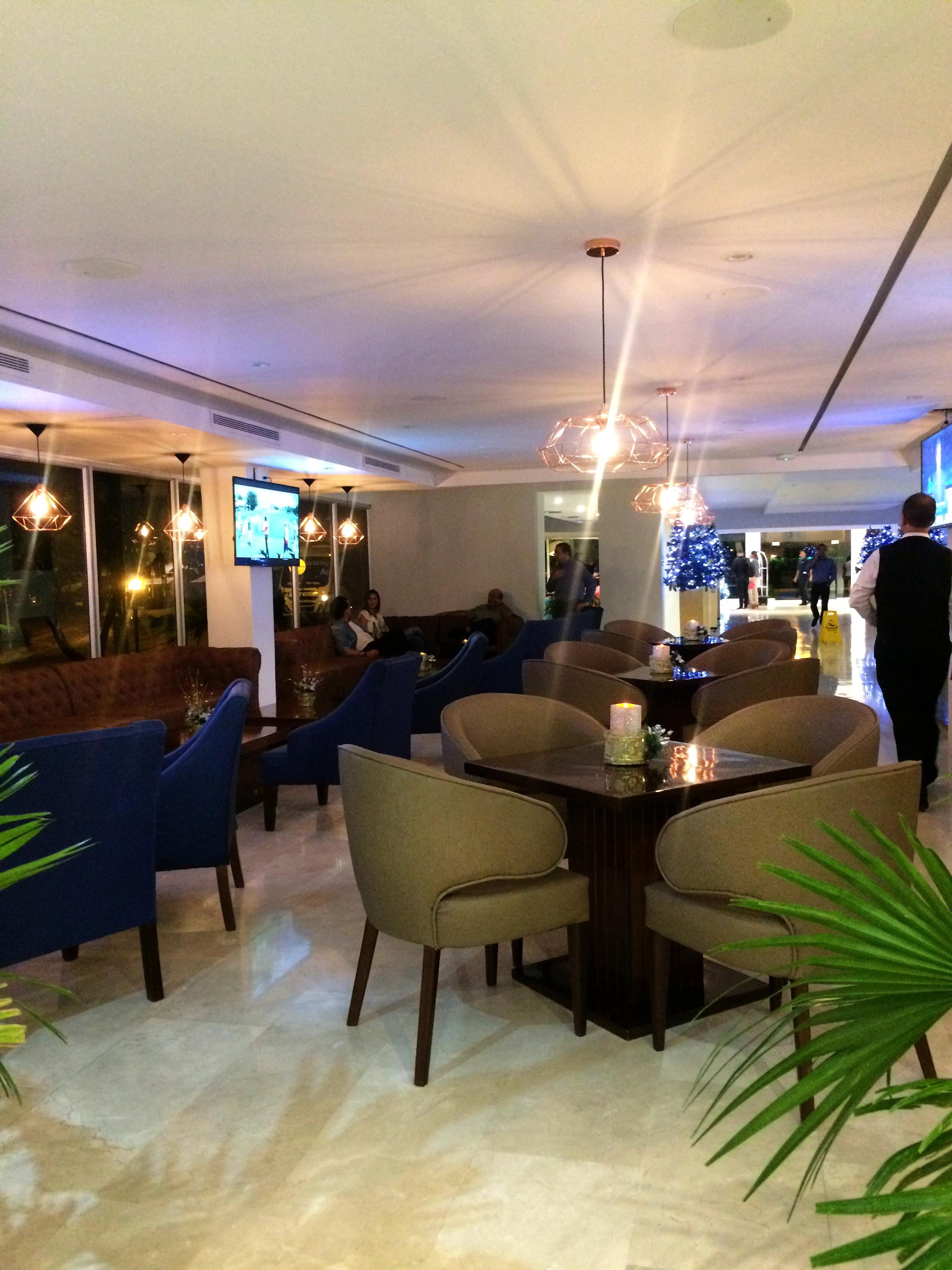 Hotel Barranquilla Plaza Esterno foto The lounge at the airport