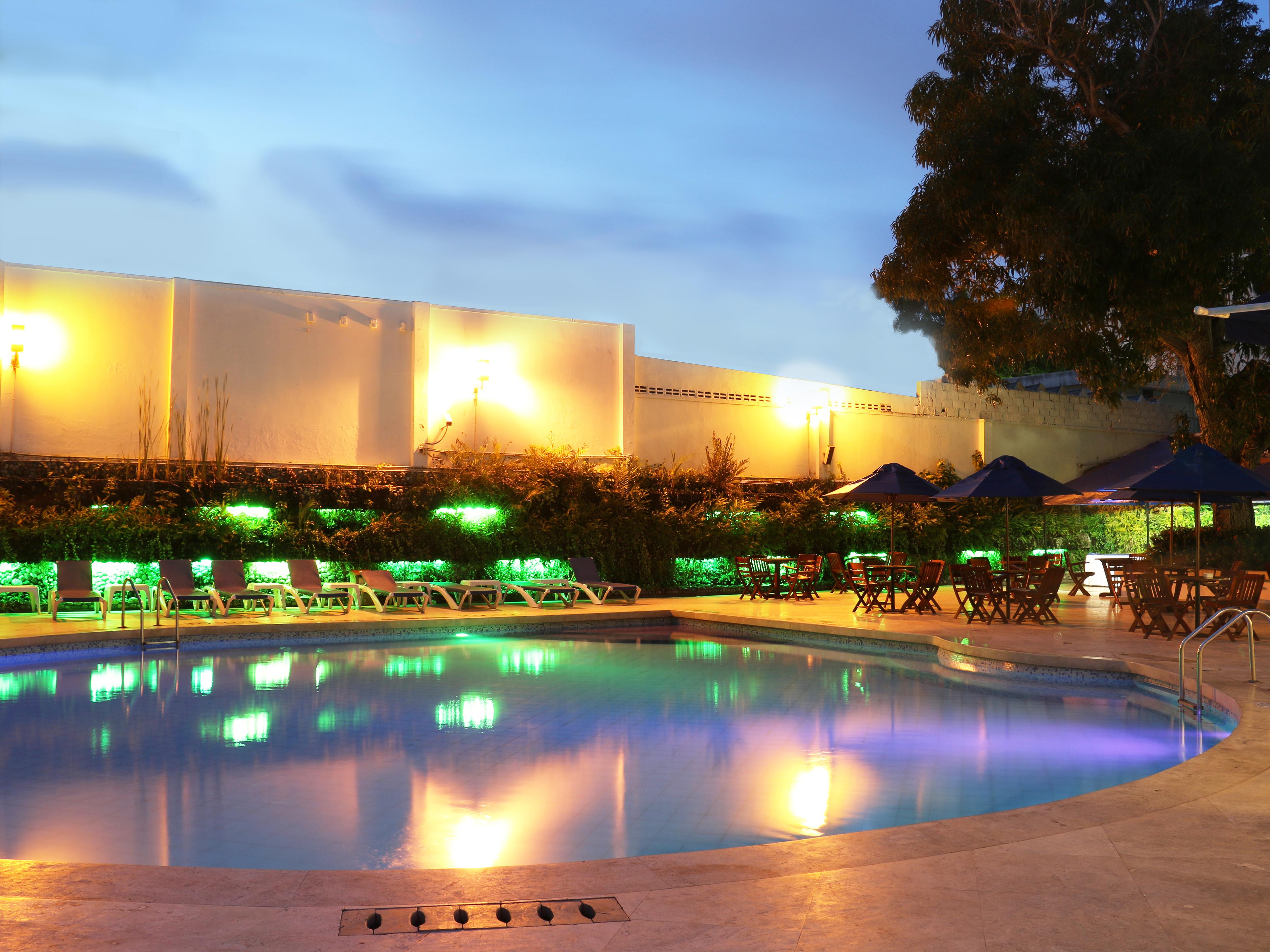 Hotel Barranquilla Plaza Esterno foto The pool at the hotel