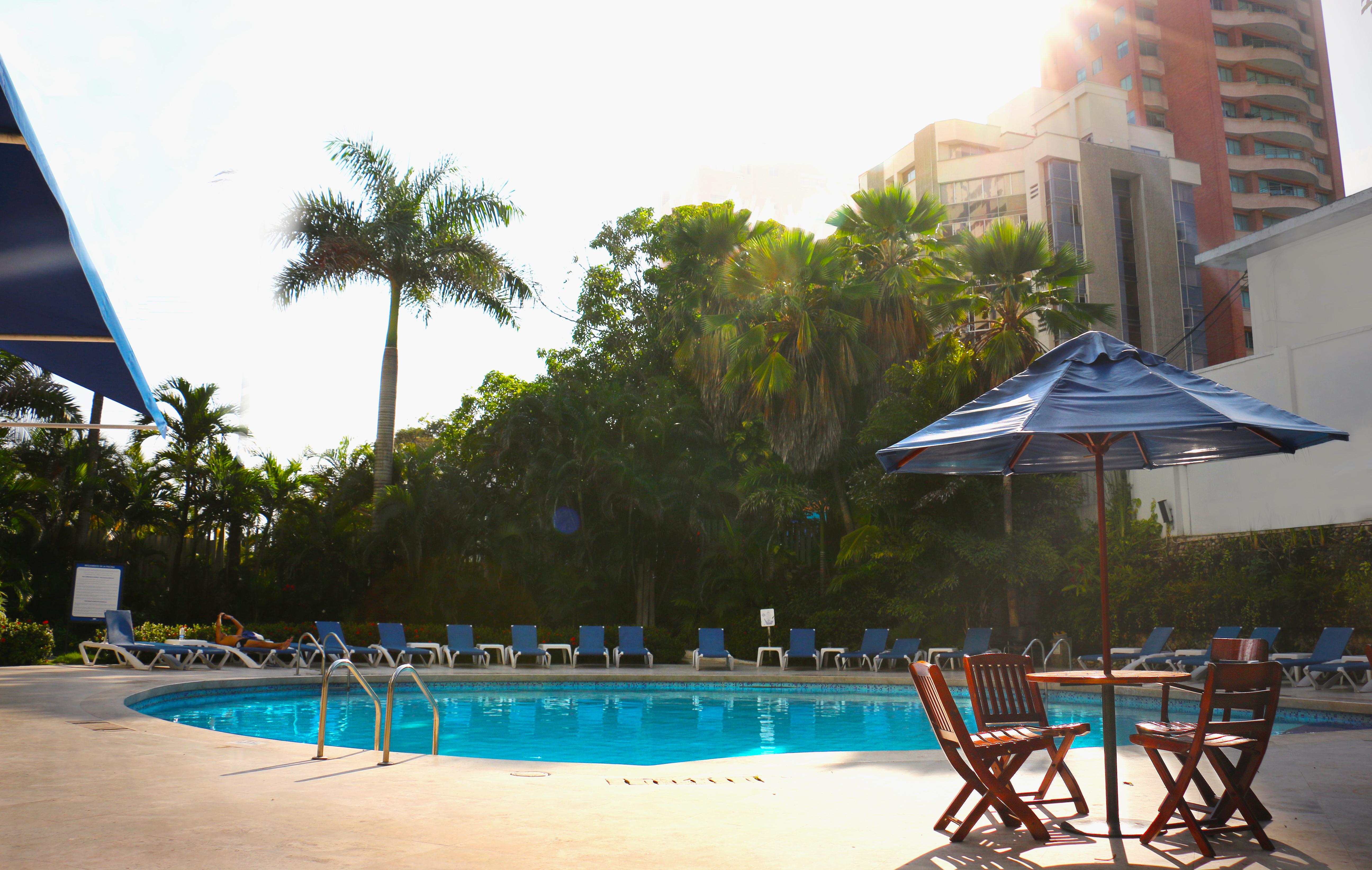 Hotel Barranquilla Plaza Esterno foto Swimming pool