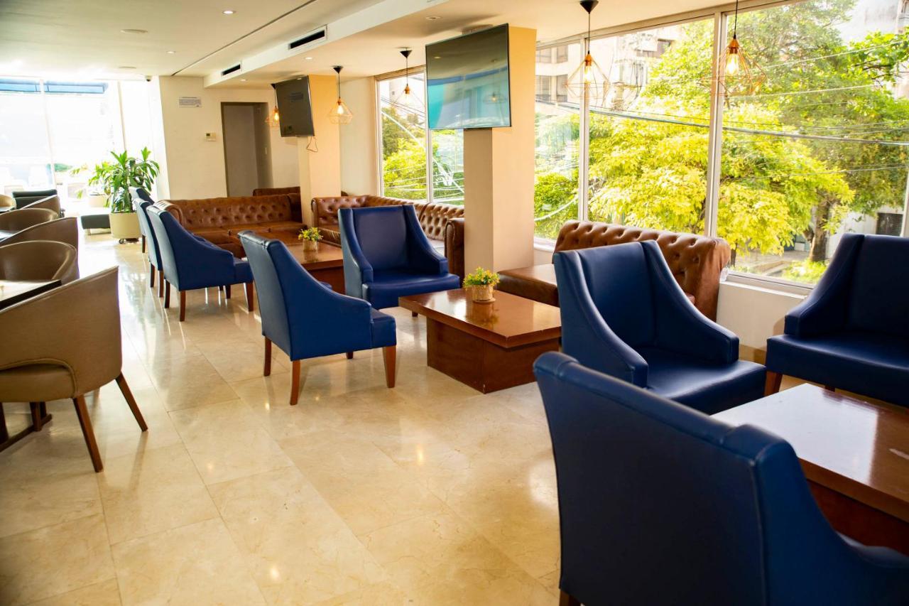 Hotel Barranquilla Plaza Esterno foto The lounge at the airport