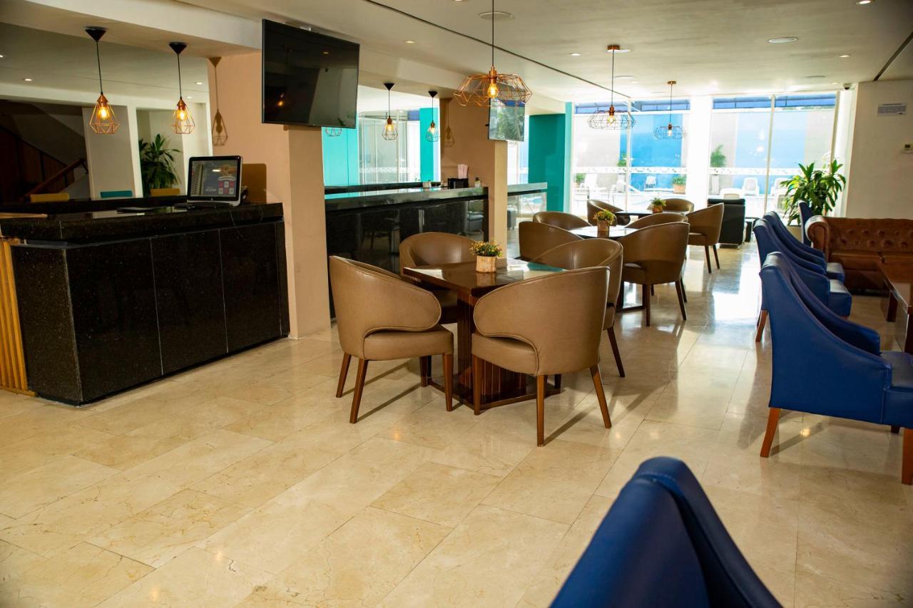 Hotel Barranquilla Plaza Esterno foto The lounge at the airport