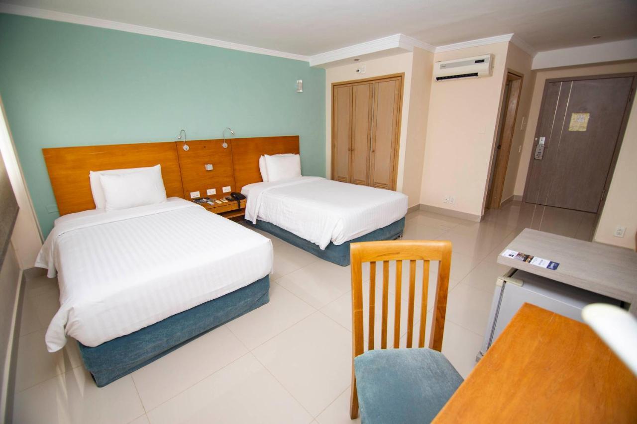 Hotel Barranquilla Plaza Esterno foto A room at the hotel