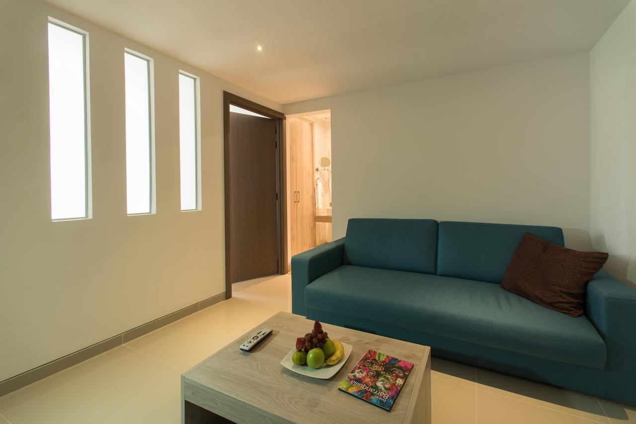 Hotel Barranquilla Plaza Esterno foto A living room in a condominium