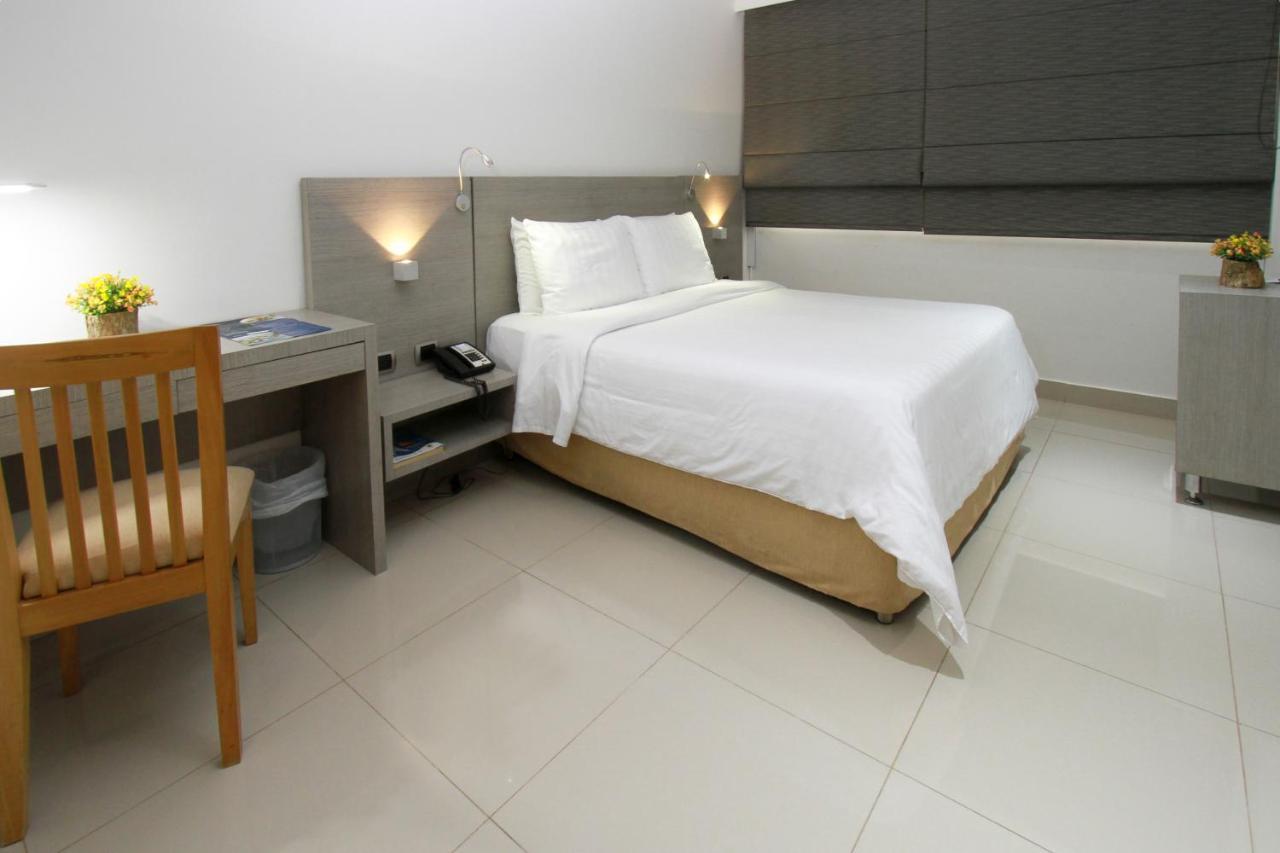 Hotel Barranquilla Plaza Esterno foto A room at the hotel